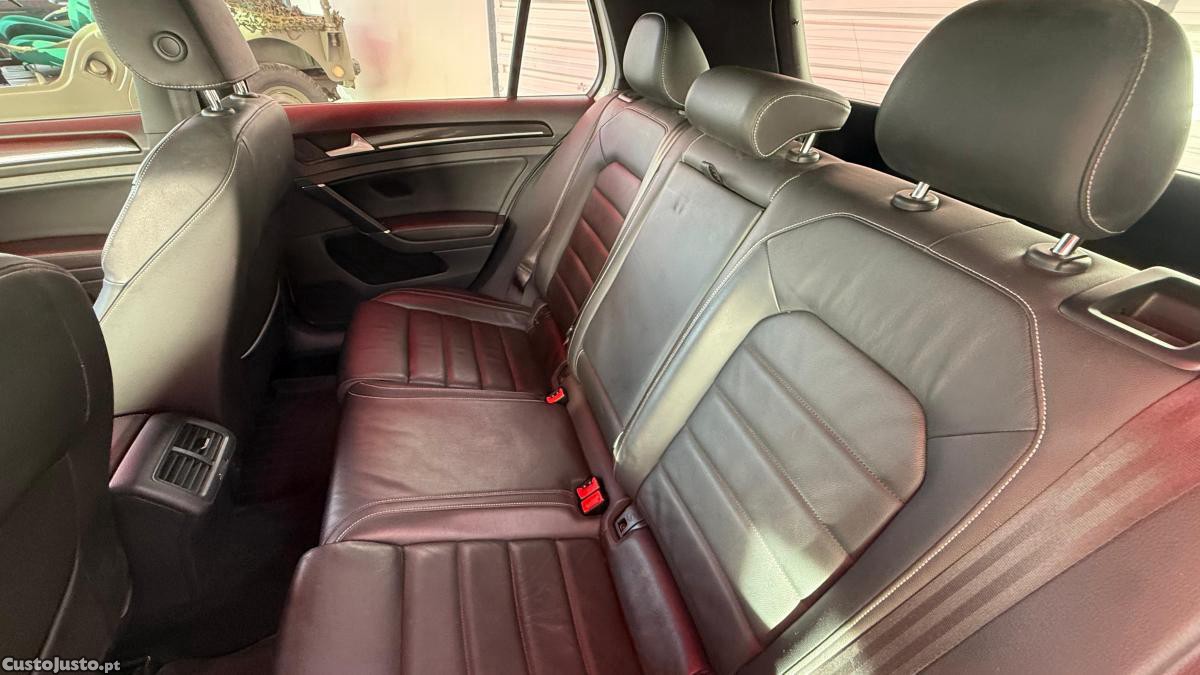 Volkswagen Golf 2.0 TSi R — fotografia 5