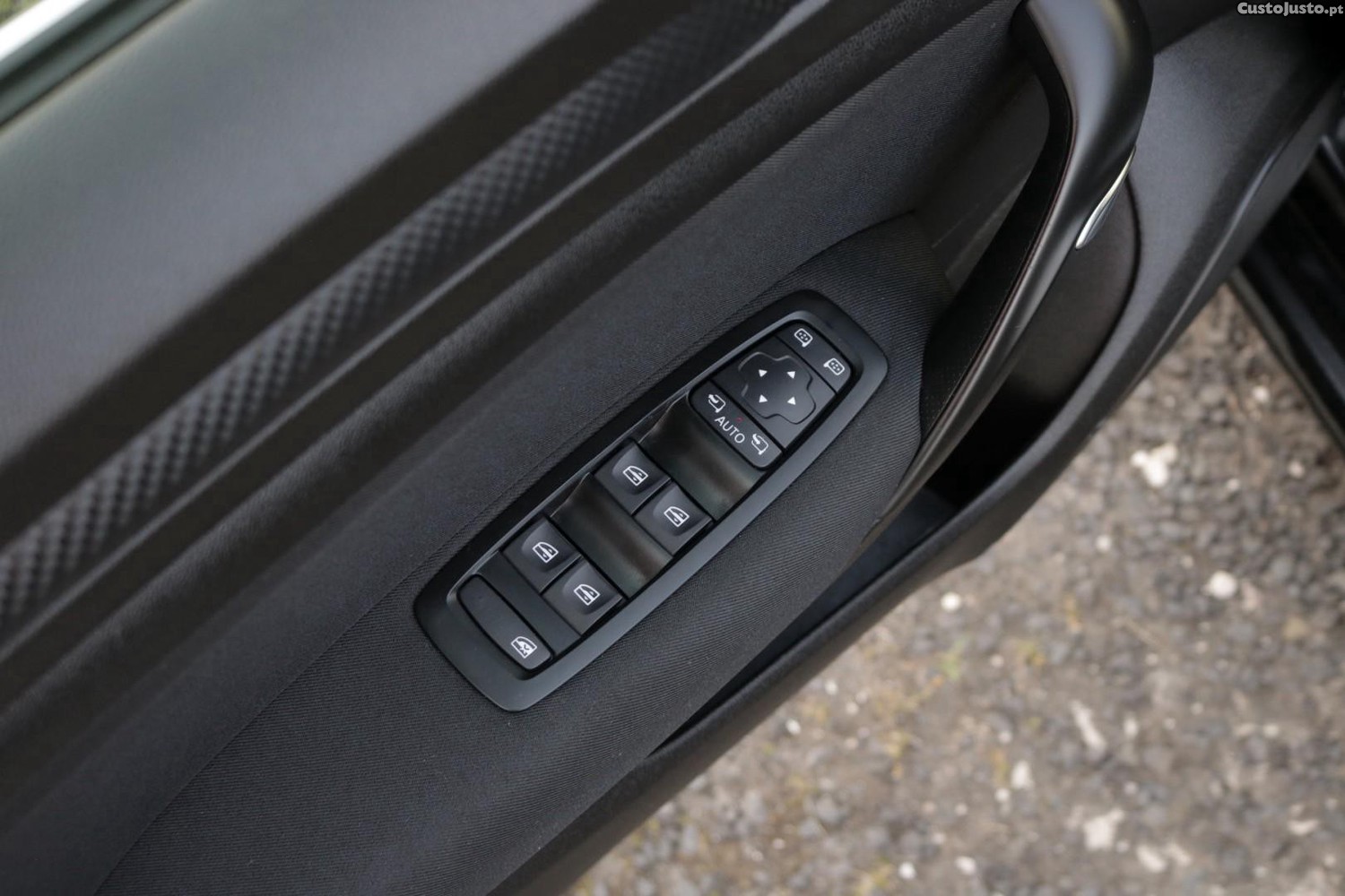 Renault Mégane Sport Tourer 1.5 Blue DCI Limited 115cv — fotografia 32