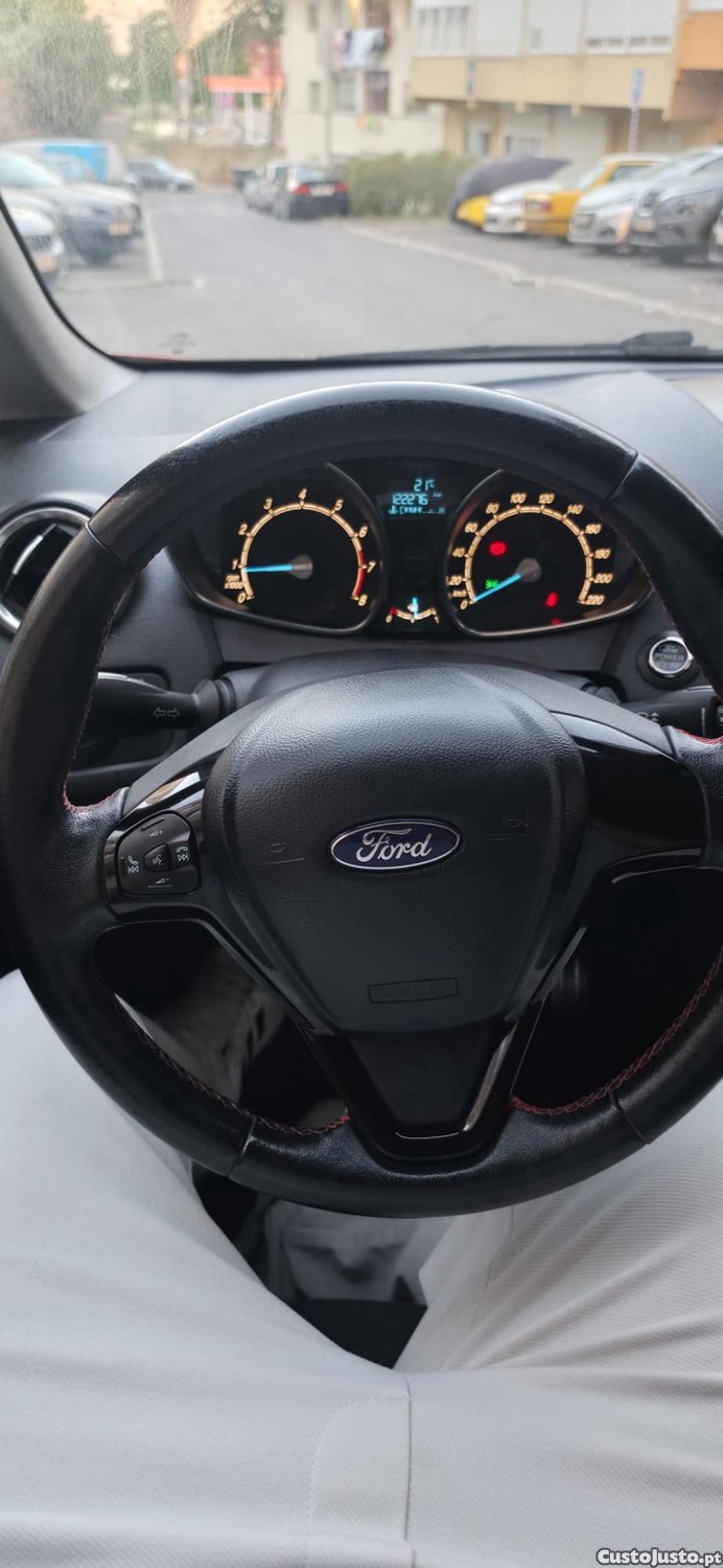 Ford Fiesta ST-LINE — fotografia 2