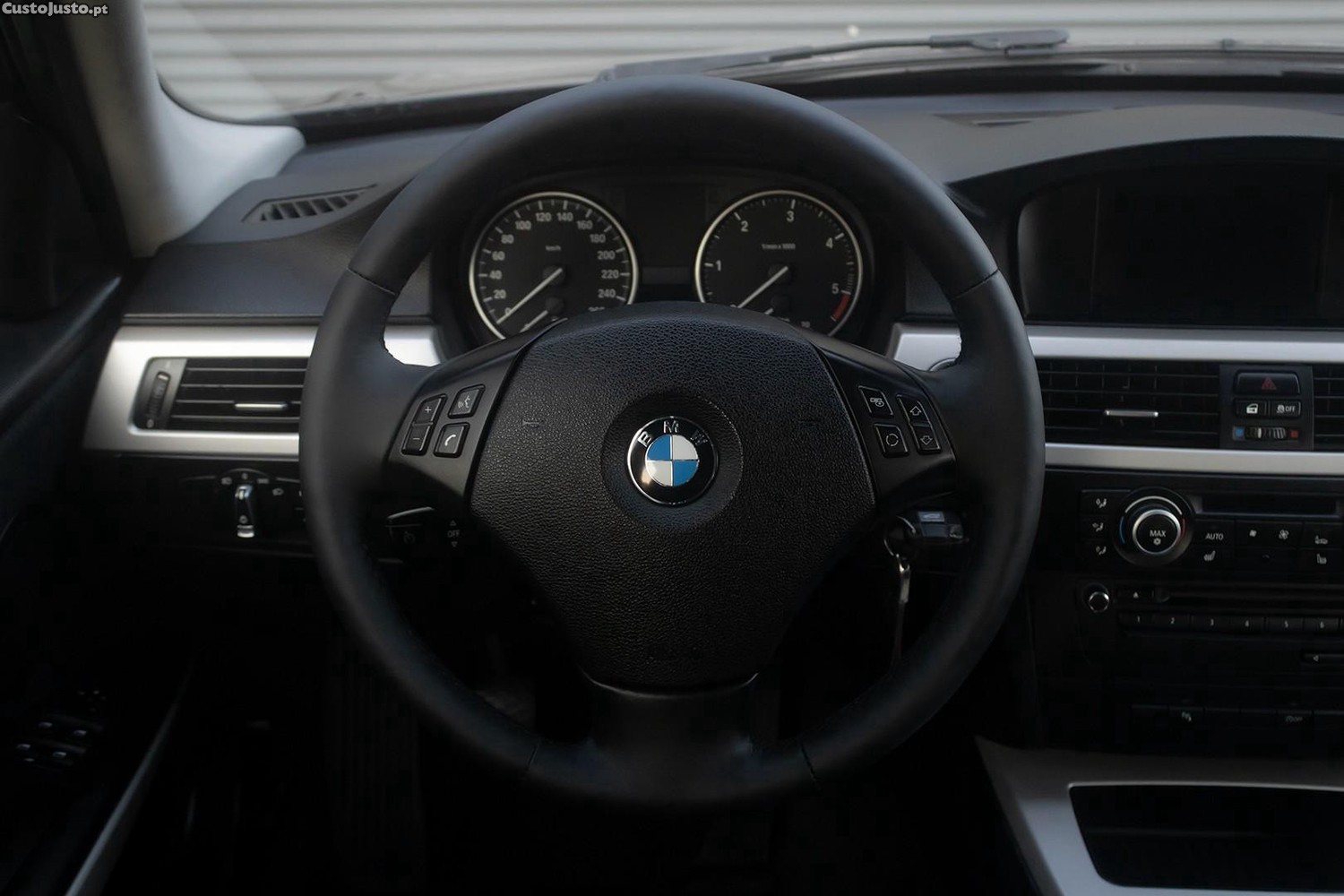 BMW 320 d Touring EfficientDynamics — fotografia 11