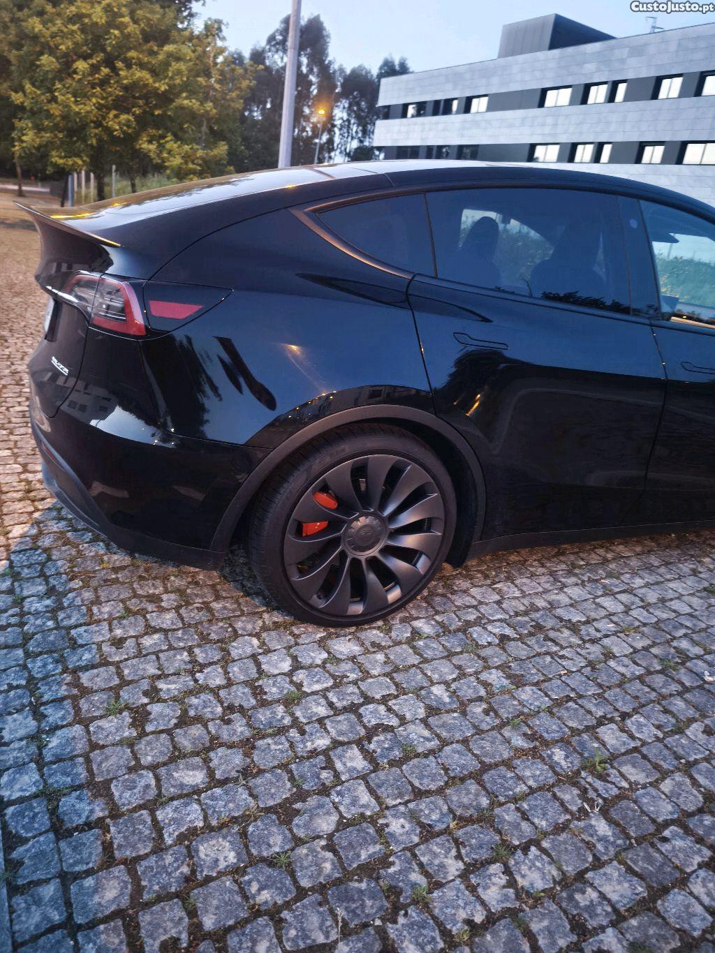 Tesla Model Y performance — fotografia 4