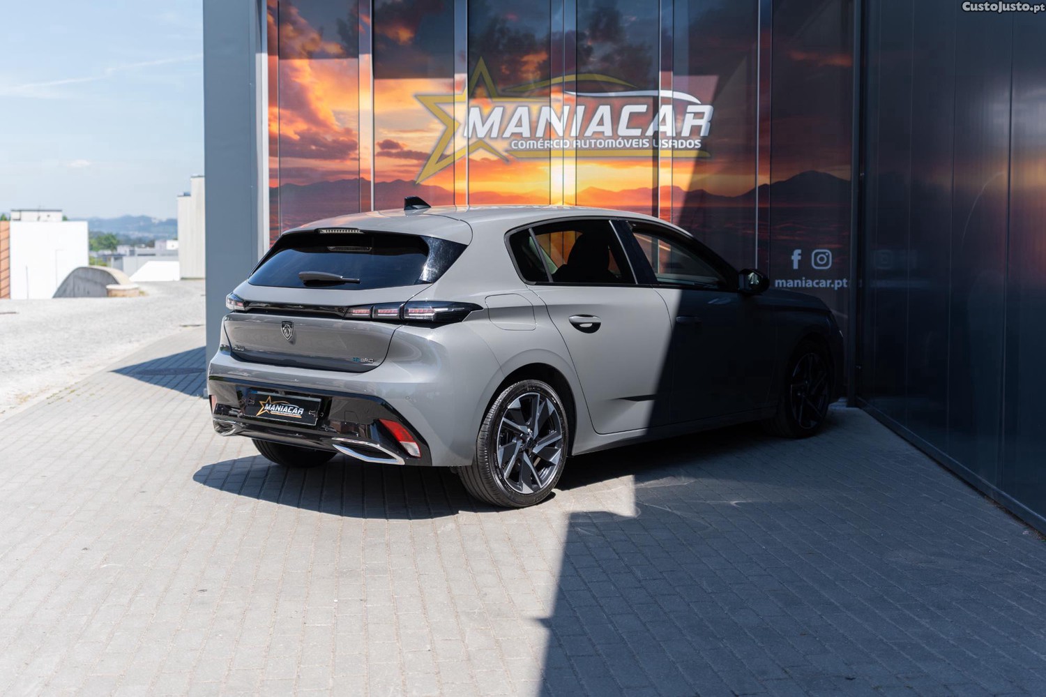 Peugeot 308 1.6 Hybrid Allure Pack e-EAT8 — fotografia 17