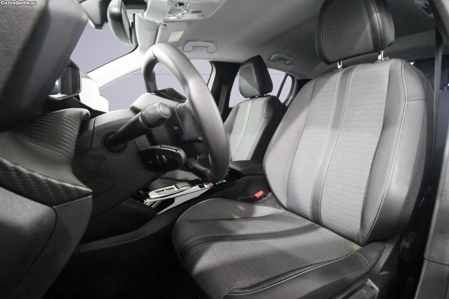 Peugeot e-208 Allure Pack — fotografia 7