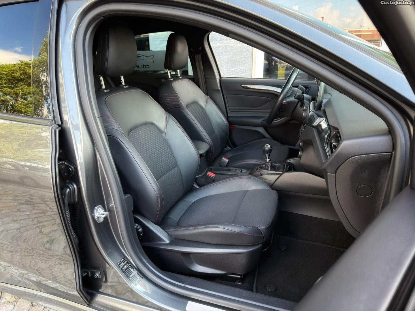 Ford Focus 1.0 EcoBoost ST-Line — fotografia 11