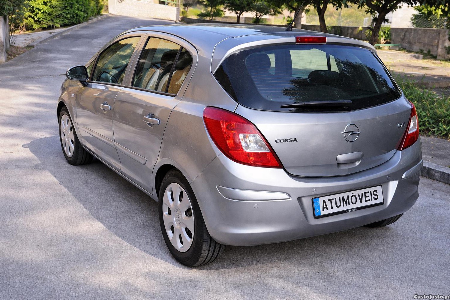 Opel Corsa 1.3 cdti — fotografia 2