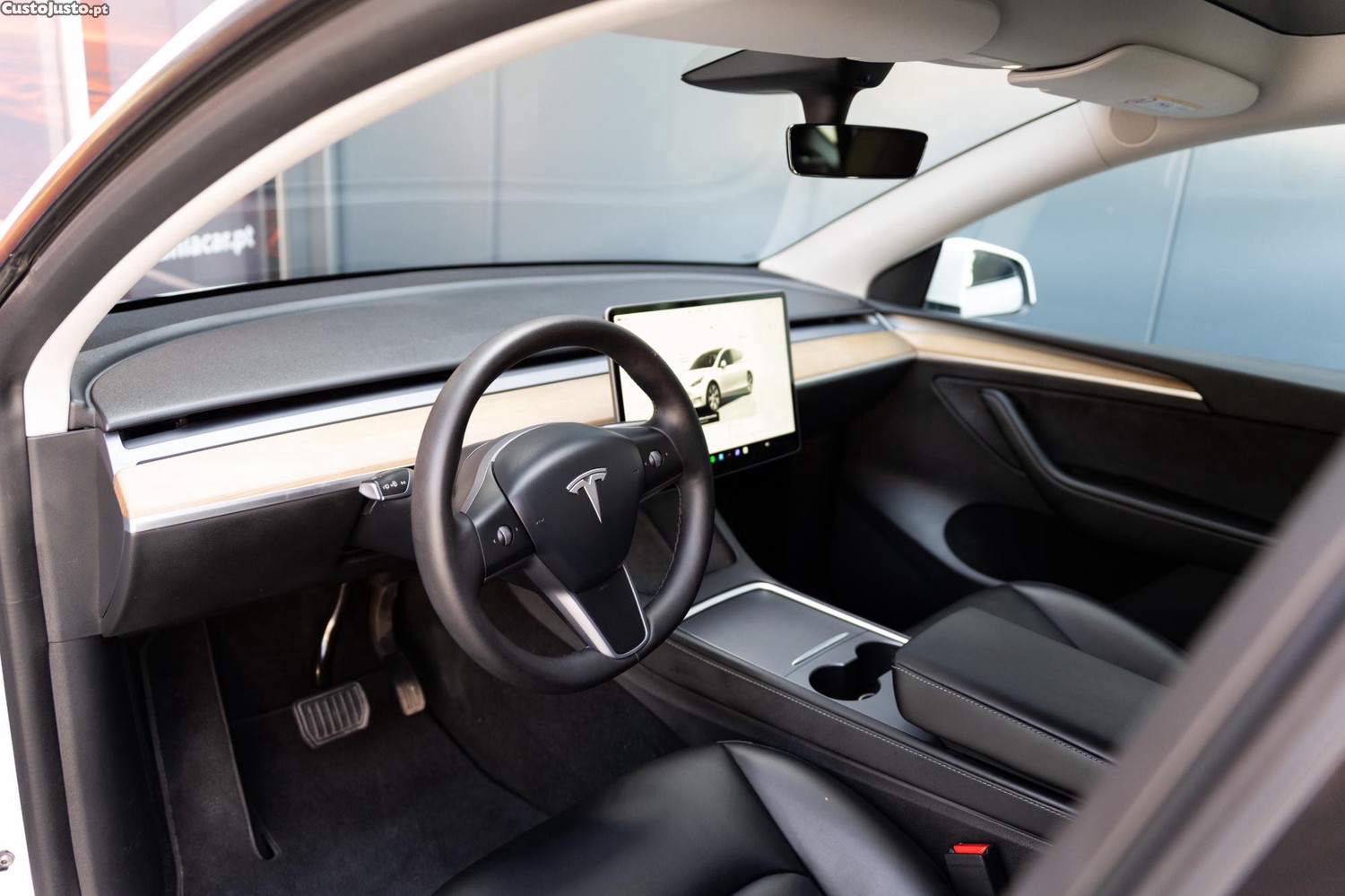 Tesla Model Y Long Range Dual Motor AWD — fotografia 10