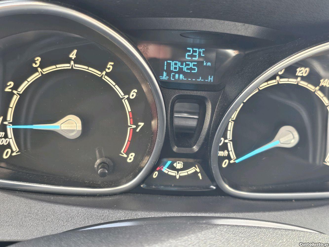 Ford Fiesta 1.0 Gasolina — fotografia 6