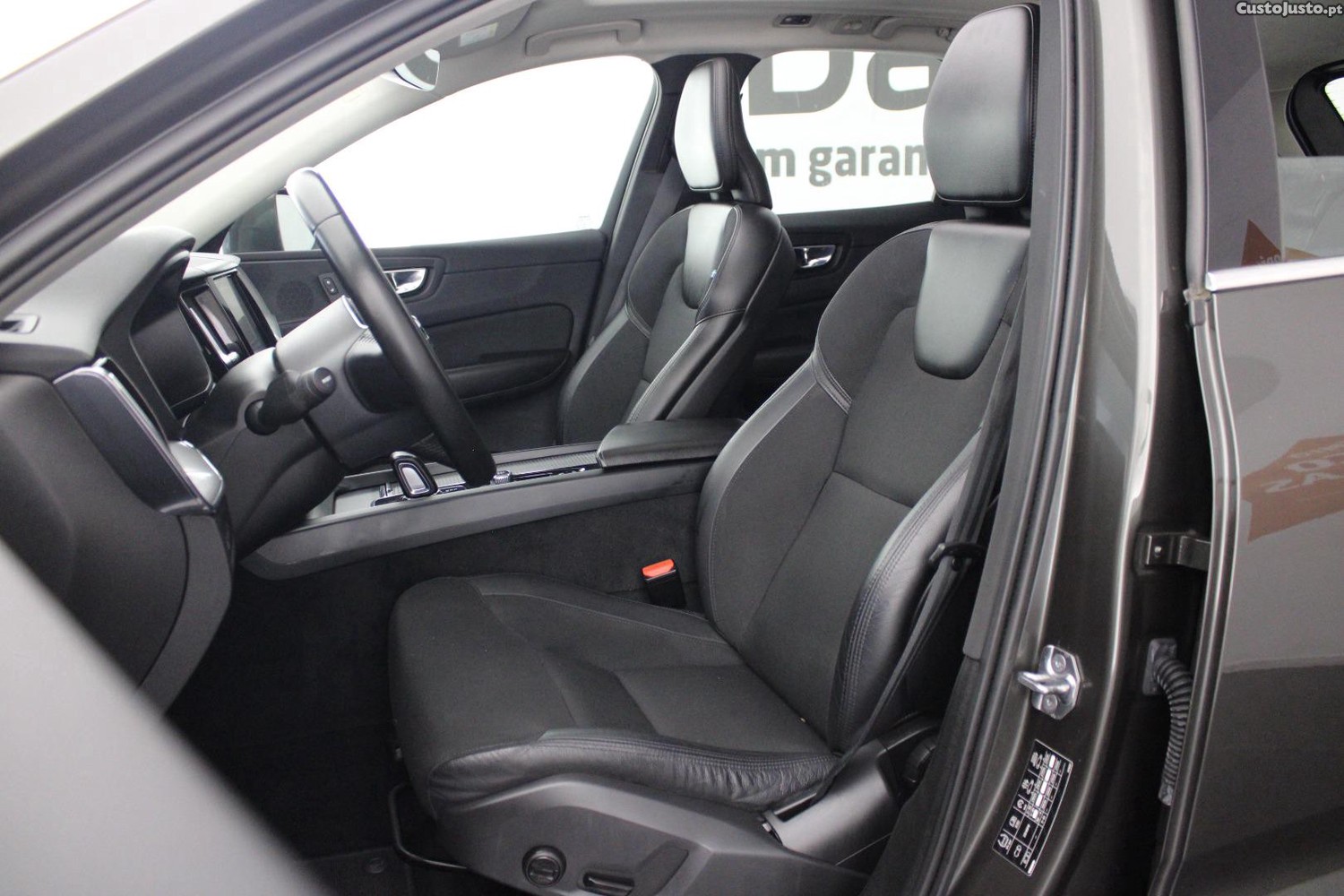 Volvo XC 60 T8 PHEV MOMENTUM PLUS (AUTO) — fotografia 13