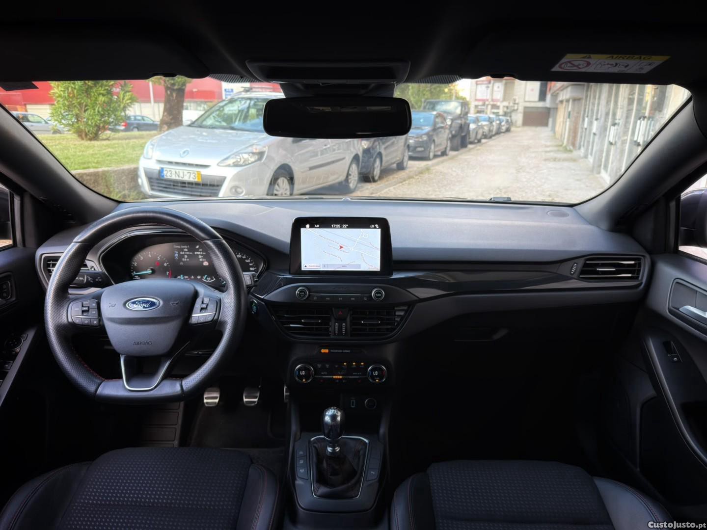 Ford Focus 1.0 EcoBoost ST-Line — fotografia 21