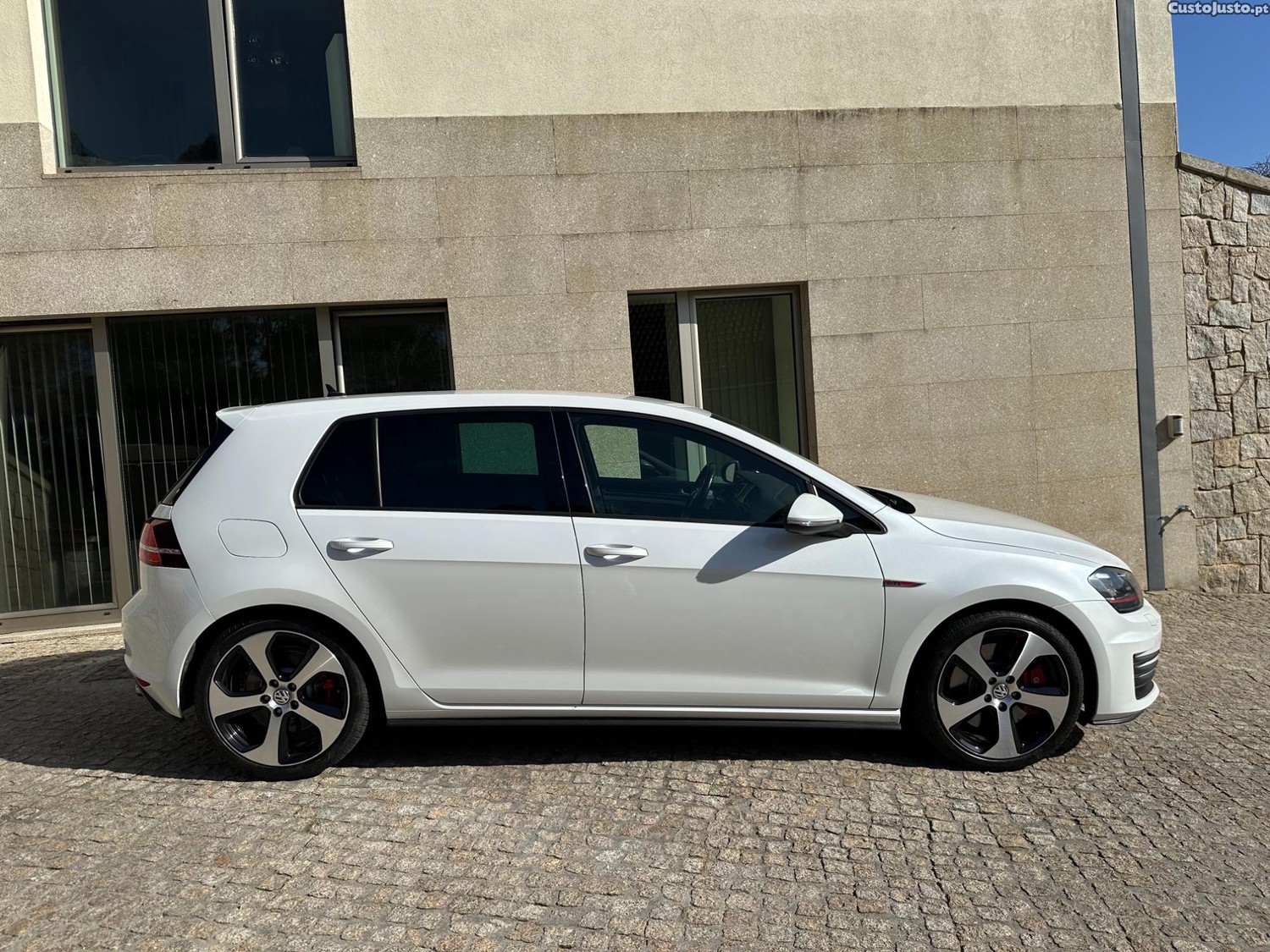 Volkswagen Golf 2.0 TSi GTi — fotografia 10