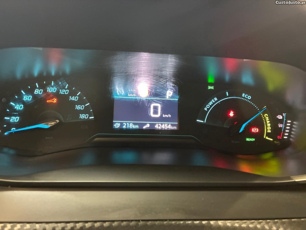 Peugeot 2008 50 kWh Allure Pack — fotografia 4