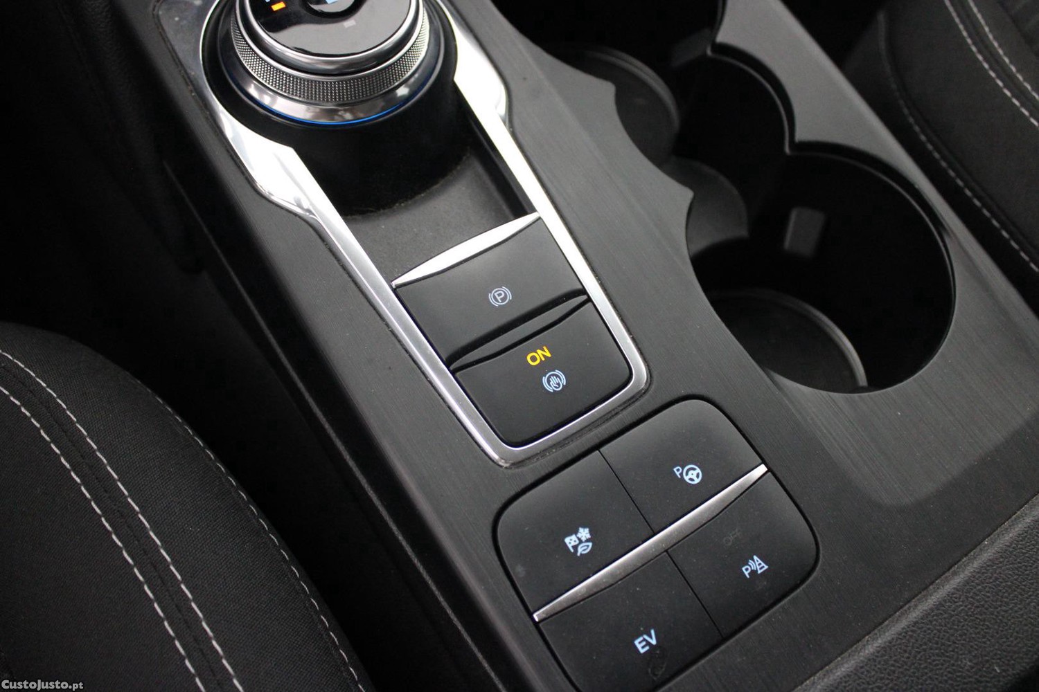 Ford Kuga 2.5 P-HEV TITANIUM (AUTO) — fotografia 13
