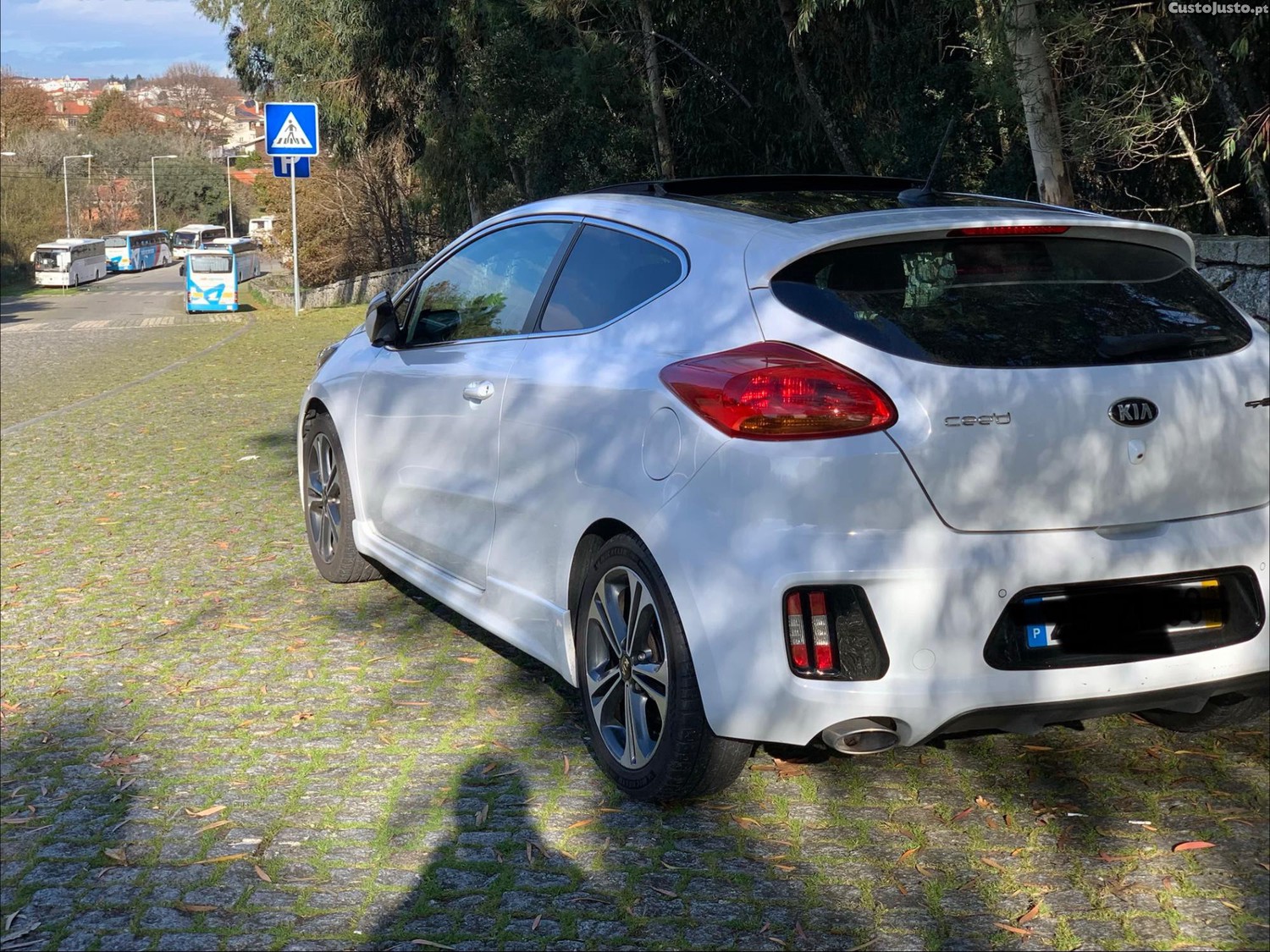 Kia Ceed 1.6 crdi GT Line S coupe — fotografia 4