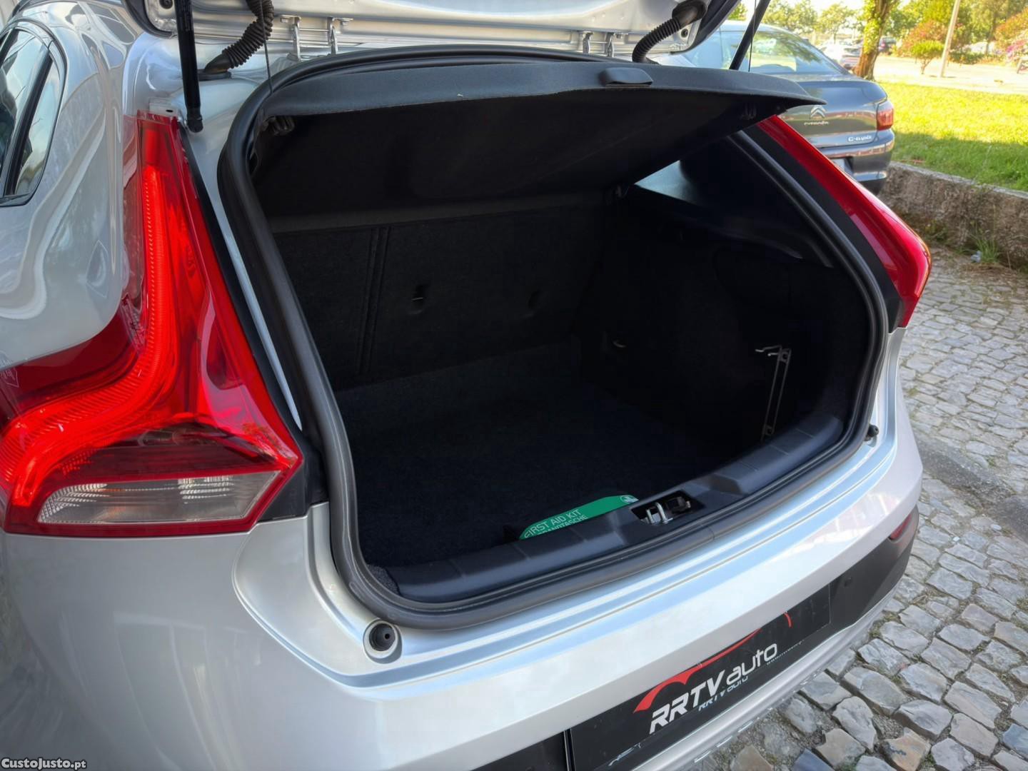 Volvo V40 1.6 D2 Momentum — fotografia 13