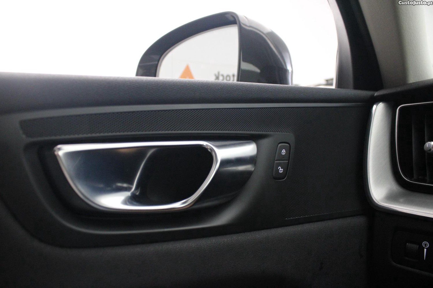 Volvo XC 60 T8 PHEV MOMENTUM PLUS (AUTO) — fotografia 14