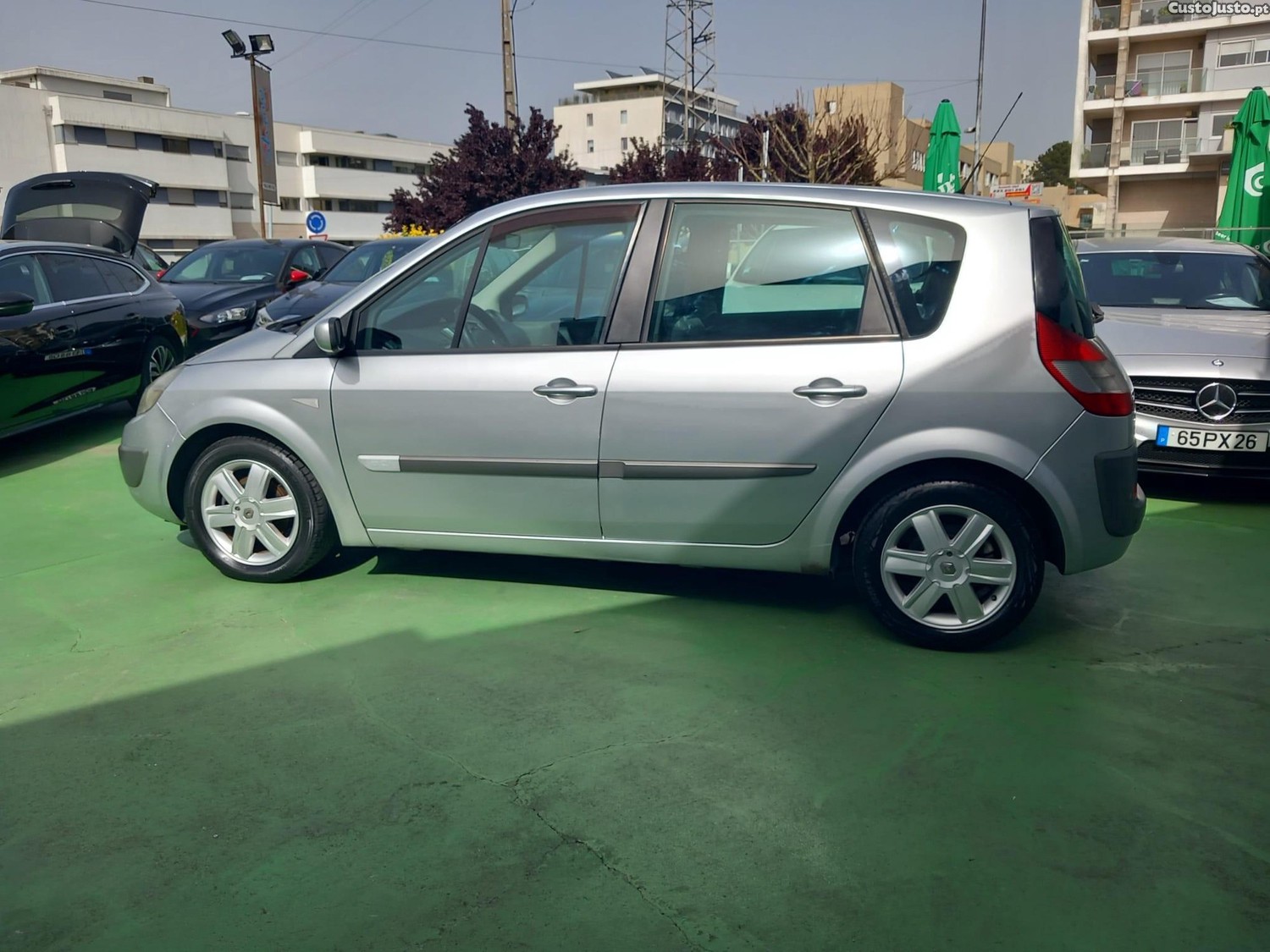 Renault Scénic 1.5 dCi Confort — fotografia 19
