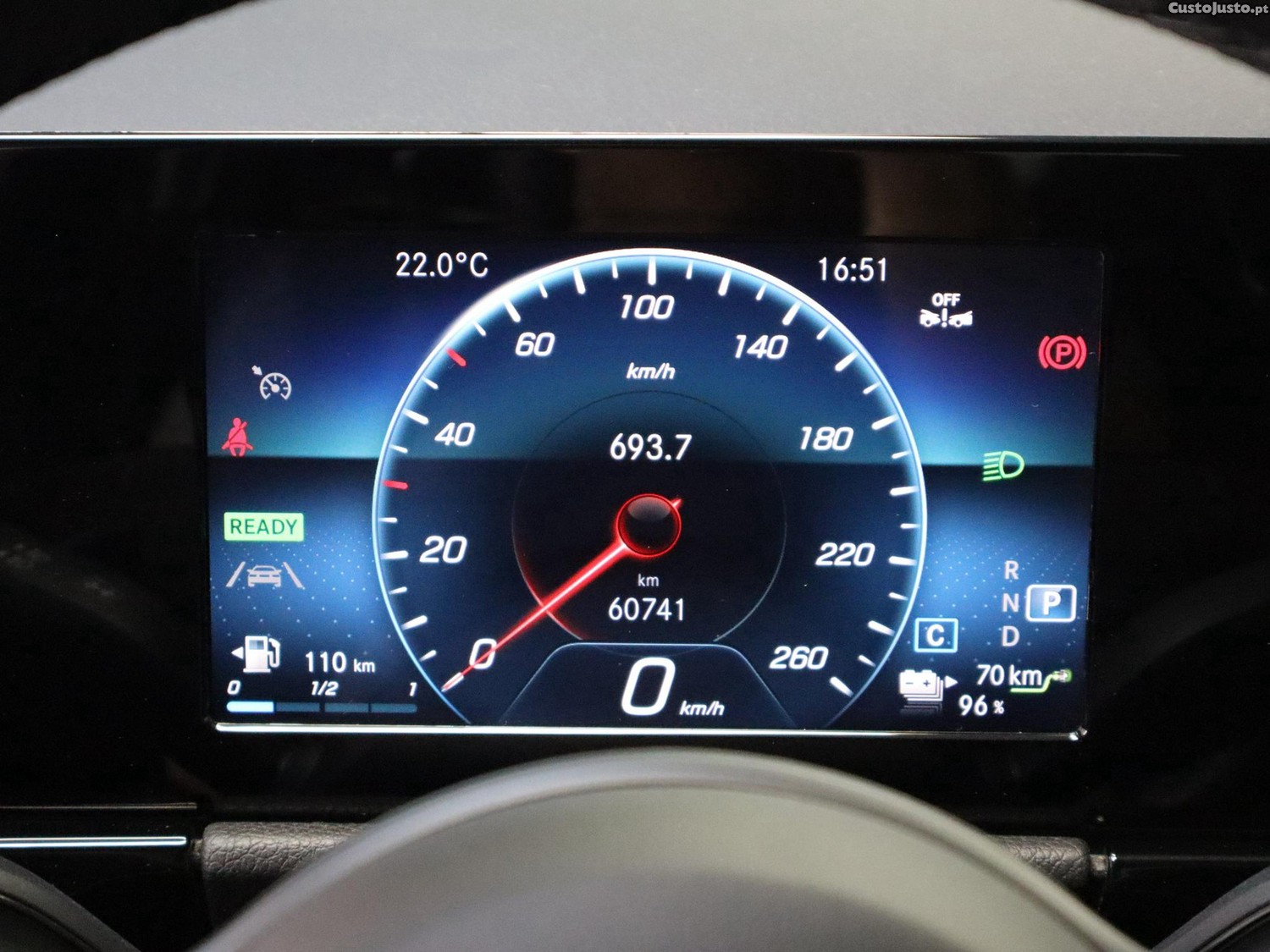 Mercedes-Benz GLA 250 e Style — fotografia 12
