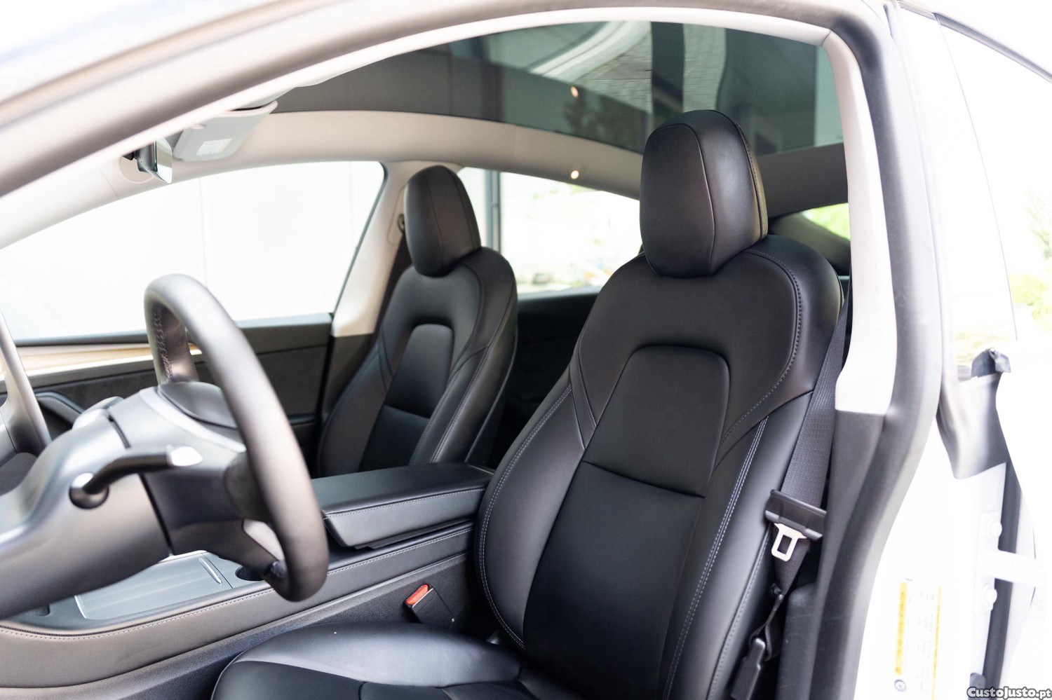 Tesla Model Y Long Range Dual Motor AWD — fotografia 9