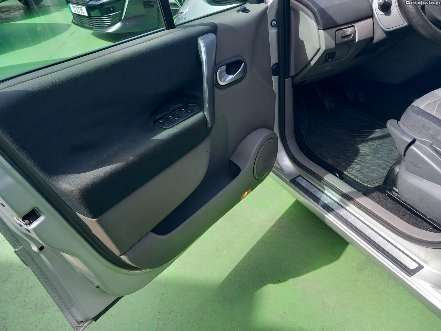 Renault Scénic 1.5 dCi Confort — fotografia 16