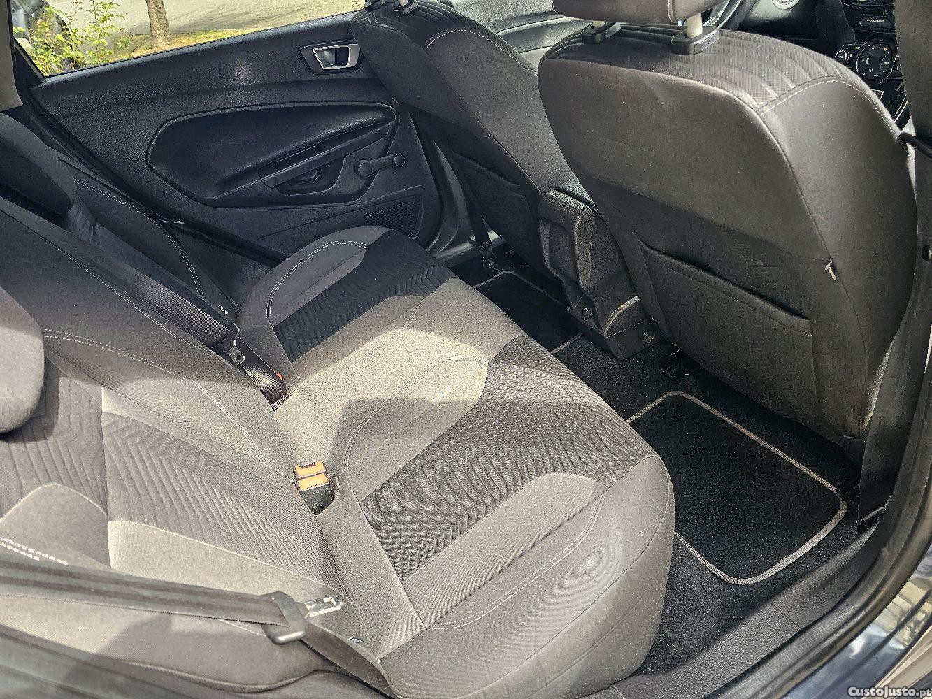 Ford Fiesta 1.0 Gasolina — fotografia 4