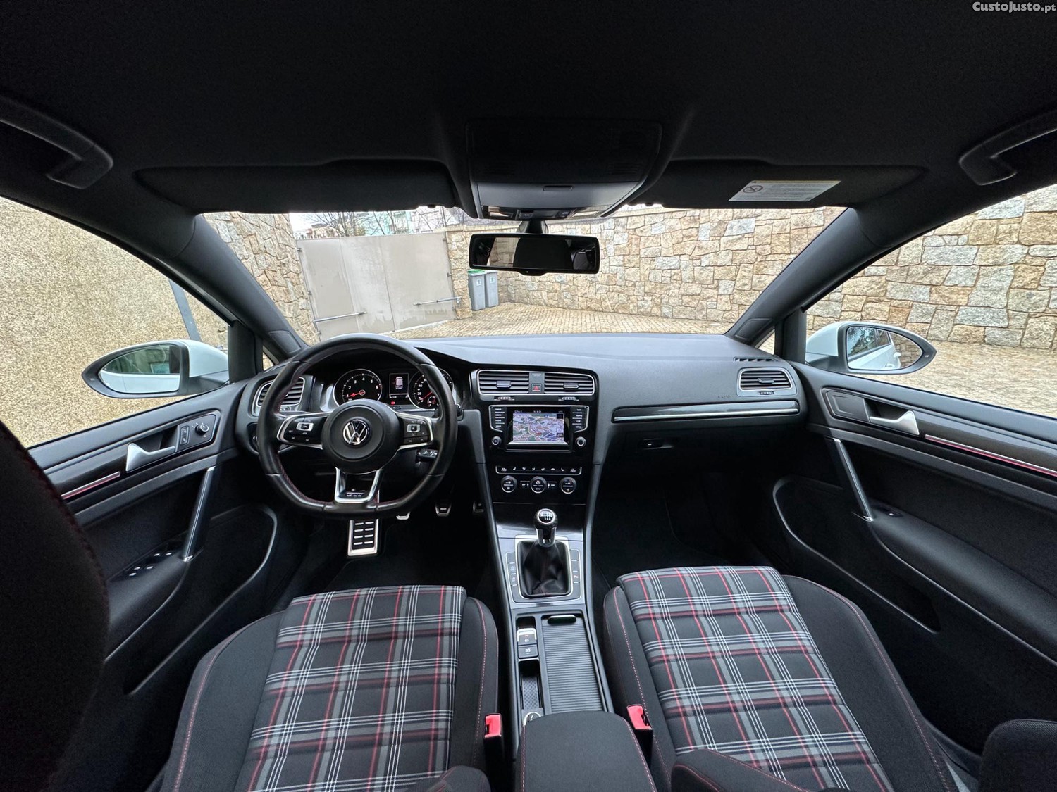 Volkswagen Golf 2.0 TSi GTi — fotografia 7