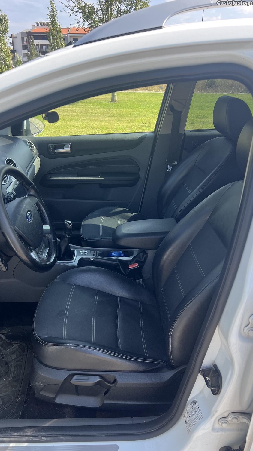 Ford Focus Titanium — fotografia 4