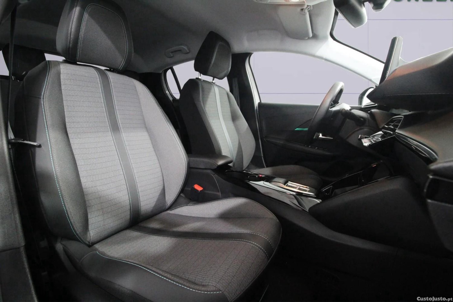 Peugeot e-208 Allure Pack — fotografia 3