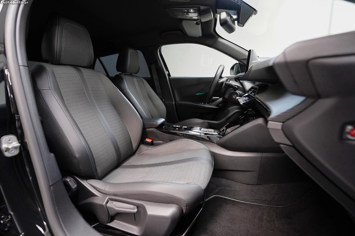Peugeot 2008 1.2 PureTech Allure Auto. — fotografia 18