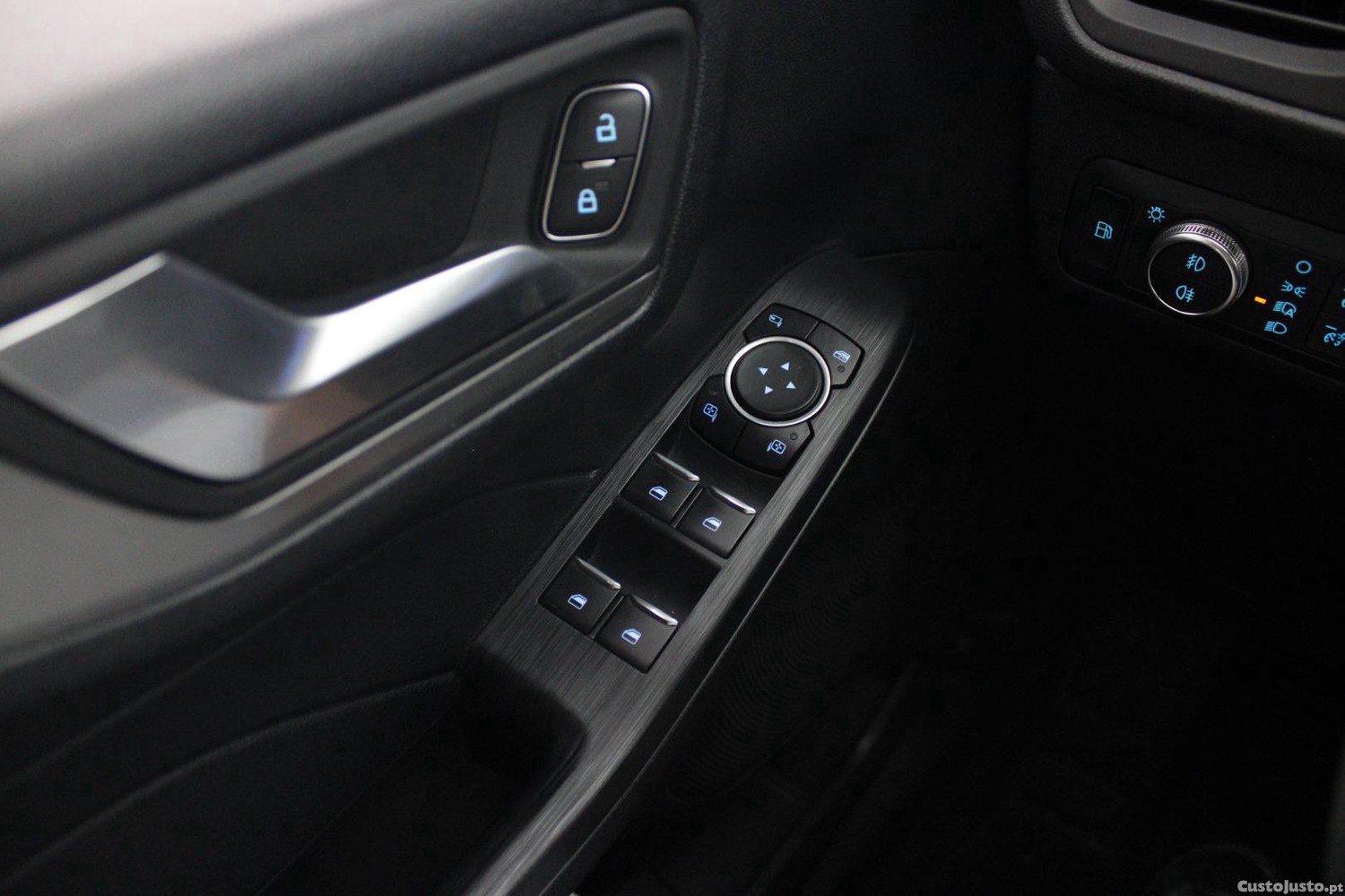 Ford Kuga 2.5 P-HEV TITANIUM (AUTO) — fotografia 11