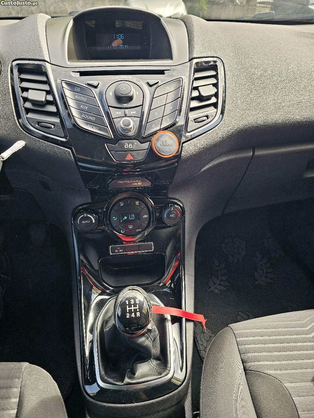 Ford Fiesta 1.0 Gasolina — fotografia 5