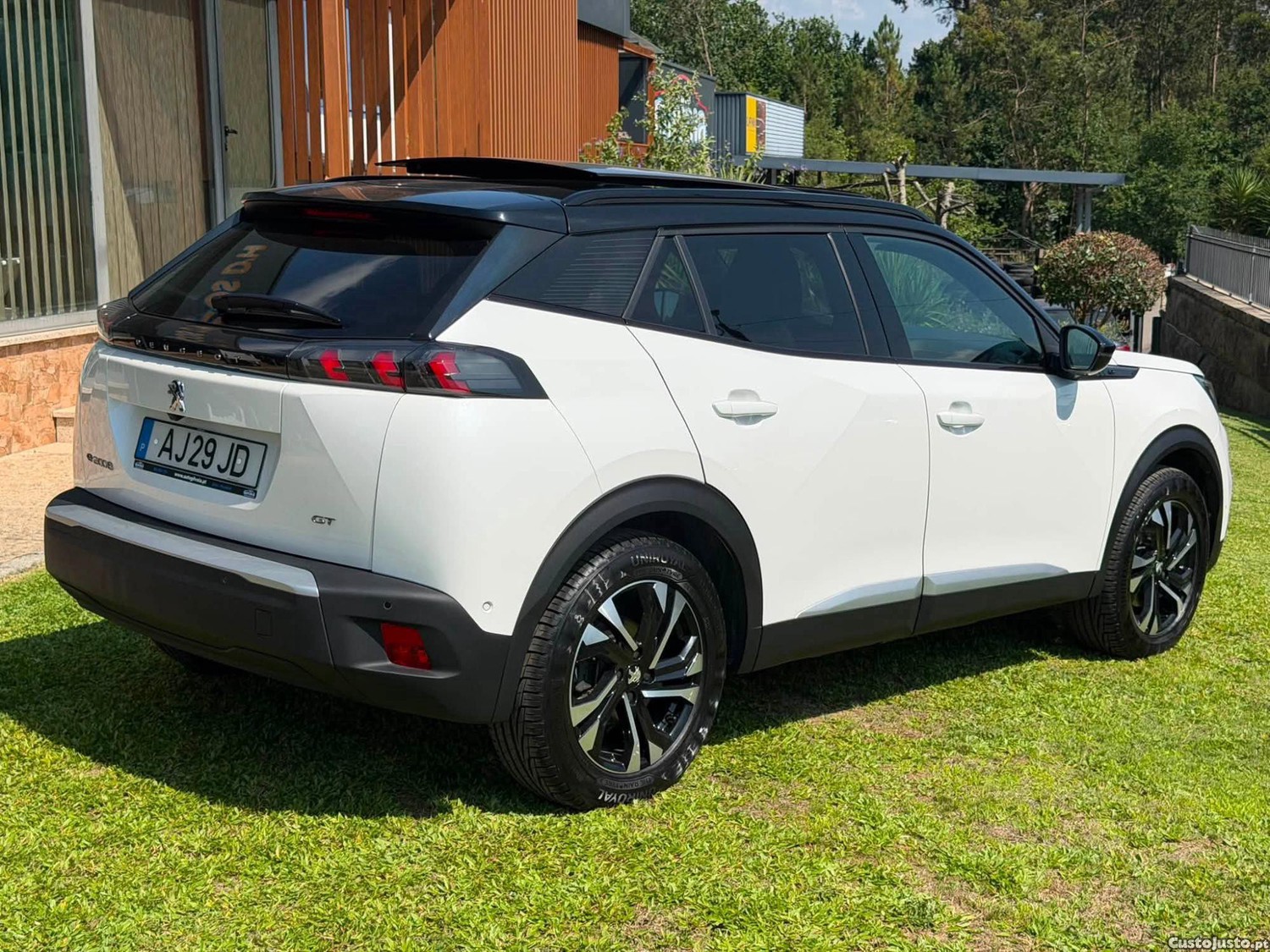 Peugeot e-2008 GT — fotografia 15