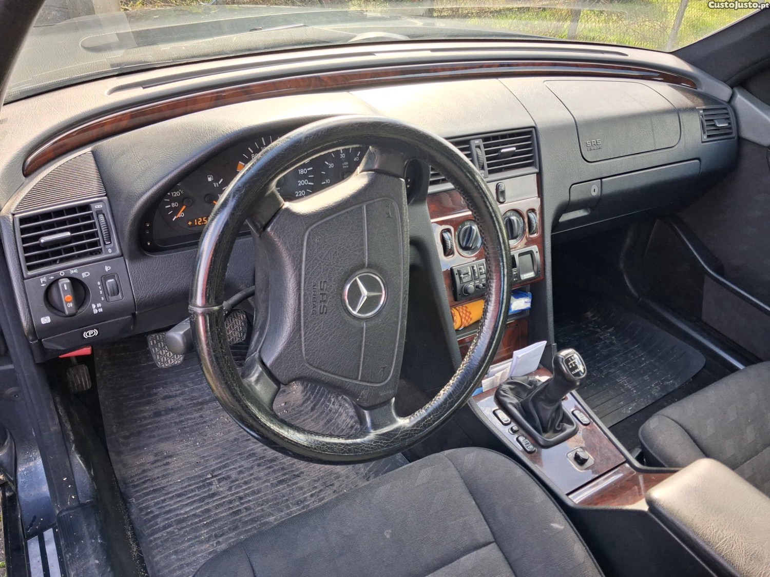 Mercedes-Benz C 220 4 portas — photo 4