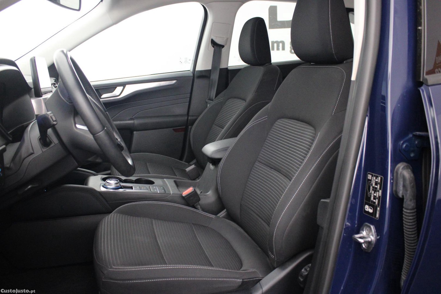Ford Kuga 2.5 P-HEV TITANIUM (AUTO) — fotografia 10