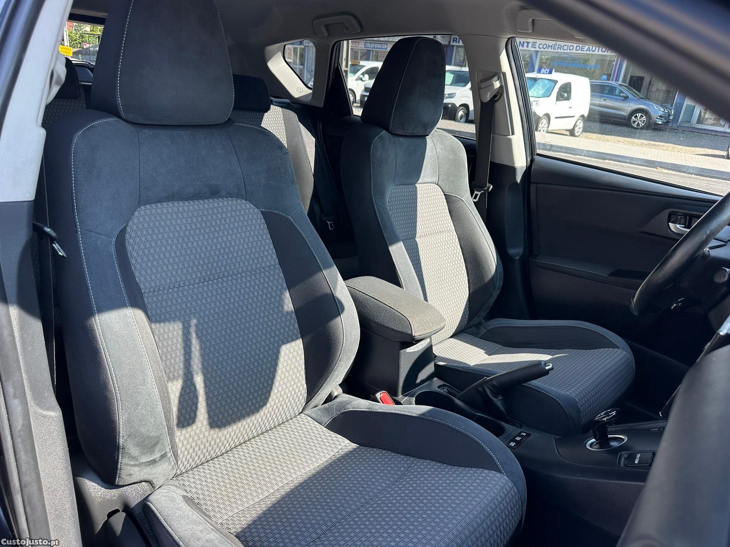 Toyota Auris 1.8 HSD Exclusive+Navi — fotografia 9