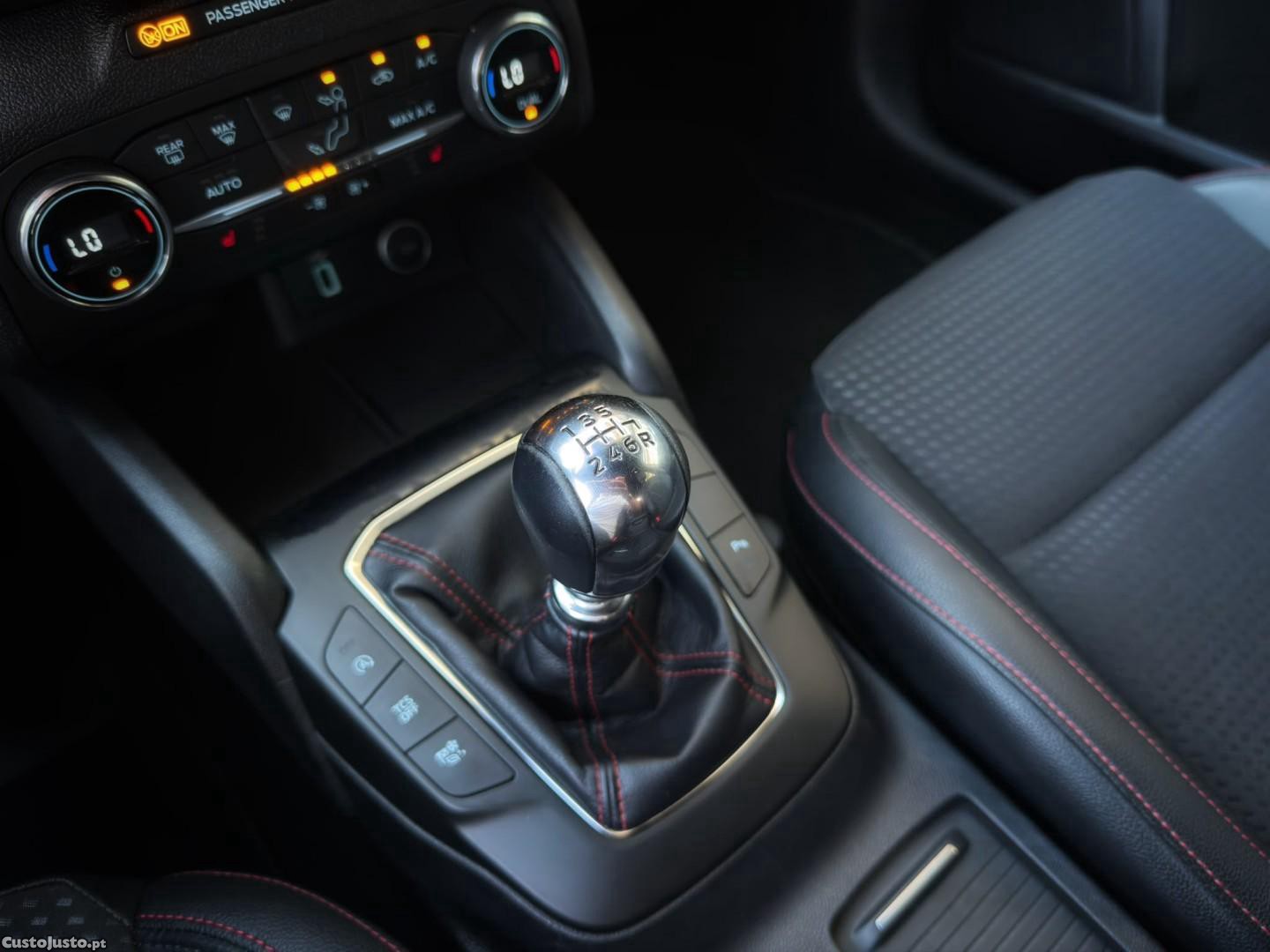 Ford Focus 1.0 EcoBoost ST-Line — fotografia 9