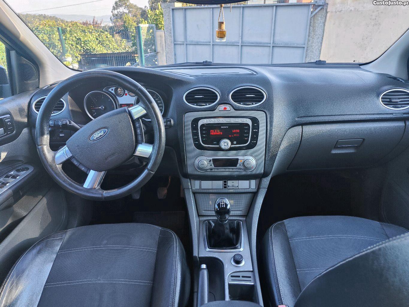 Ford Focus Titanium 1.6 TDCi 90Cv - C/ NOVA — fotografia 6