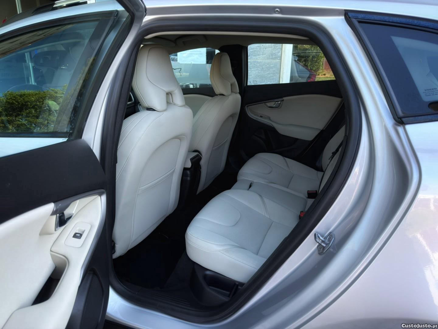Volvo V40 1.6 D2 Momentum — fotografia 10