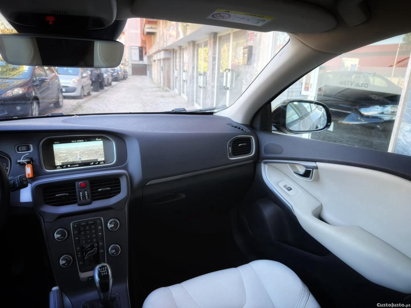 Volvo V40 1.6 D2 Momentum — fotografia 4