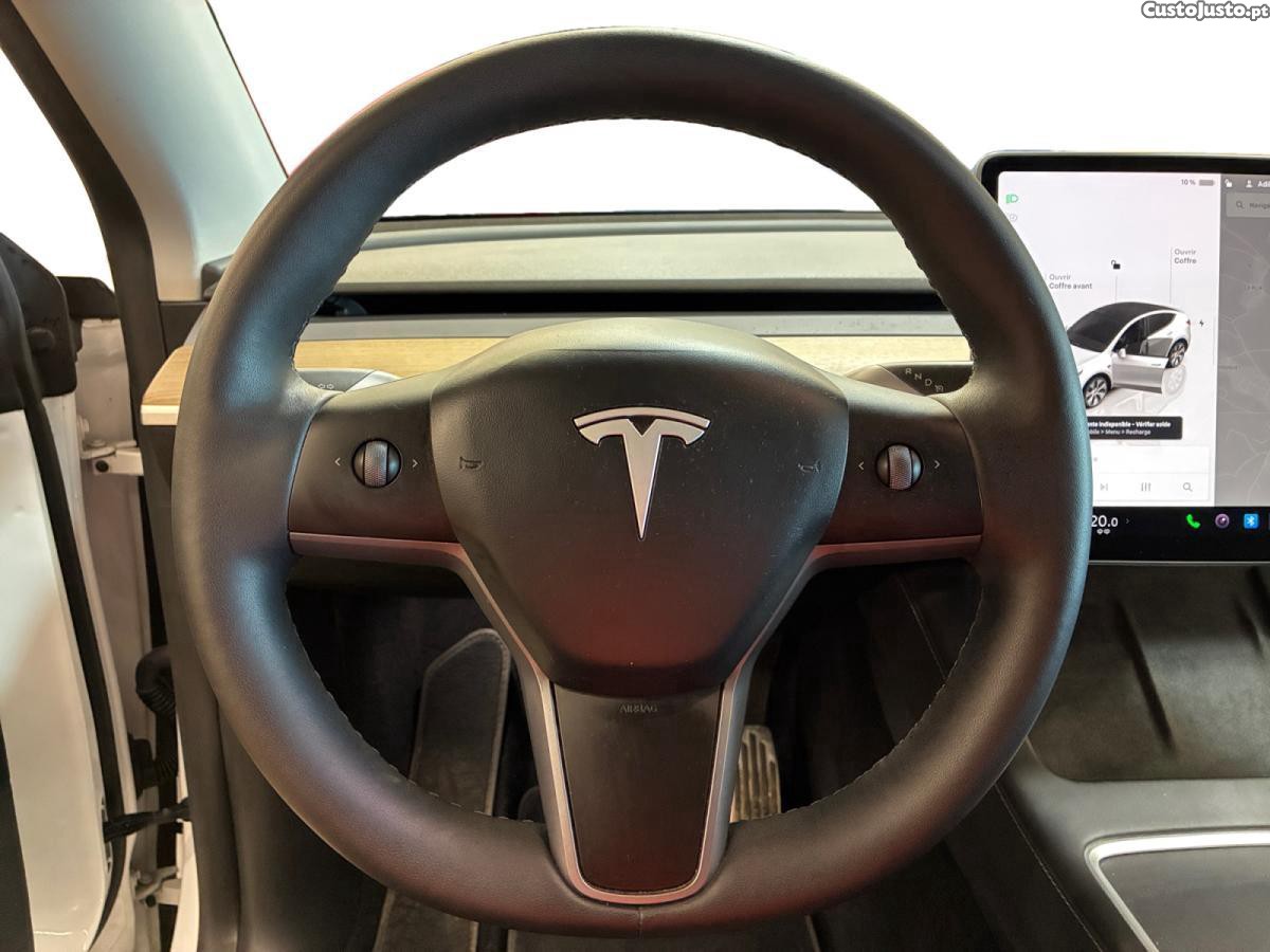Tesla Model Y Standard RWD — fotografia 9