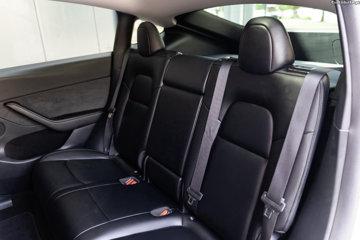 Tesla Model Y Long Range Dual Motor AWD — fotografia 7