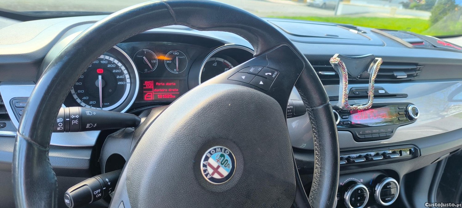 Alfa Romeo Giulietta 1.6 JTDM Impecável — fotografia 8