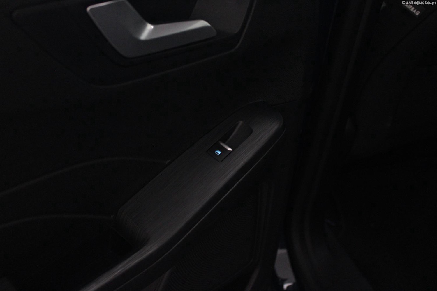 Ford Kuga 2.5 P-HEV TITANIUM (AUTO) — fotografia 8