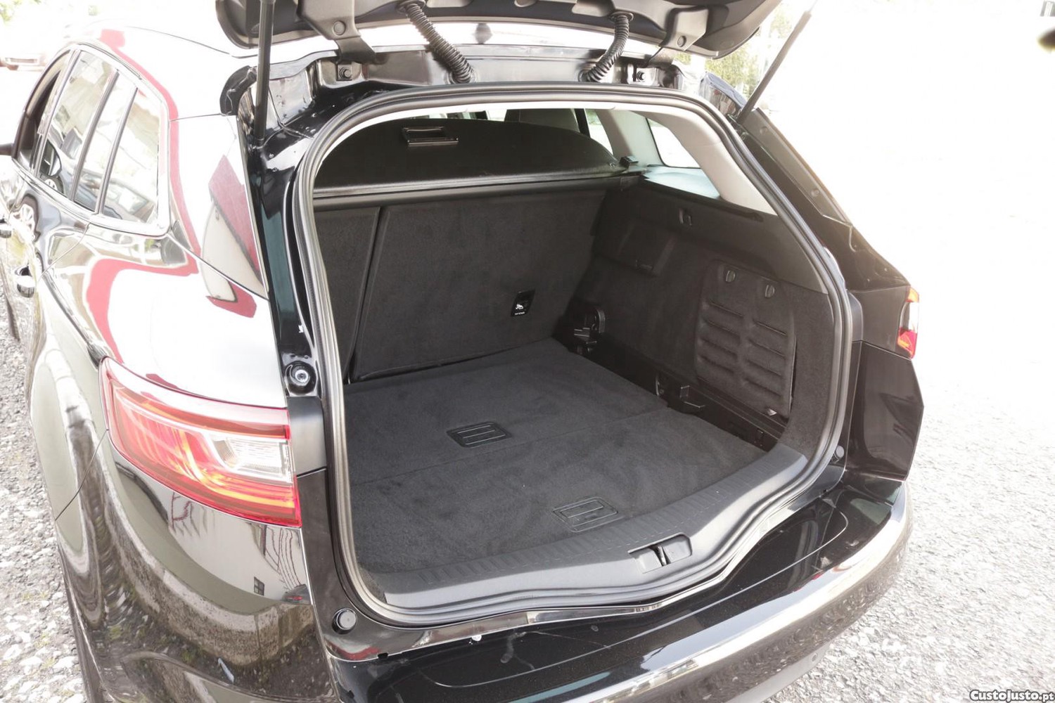 Renault Mégane Sport Tourer 1.5 Blue DCI Limited 115cv — fotografia 46