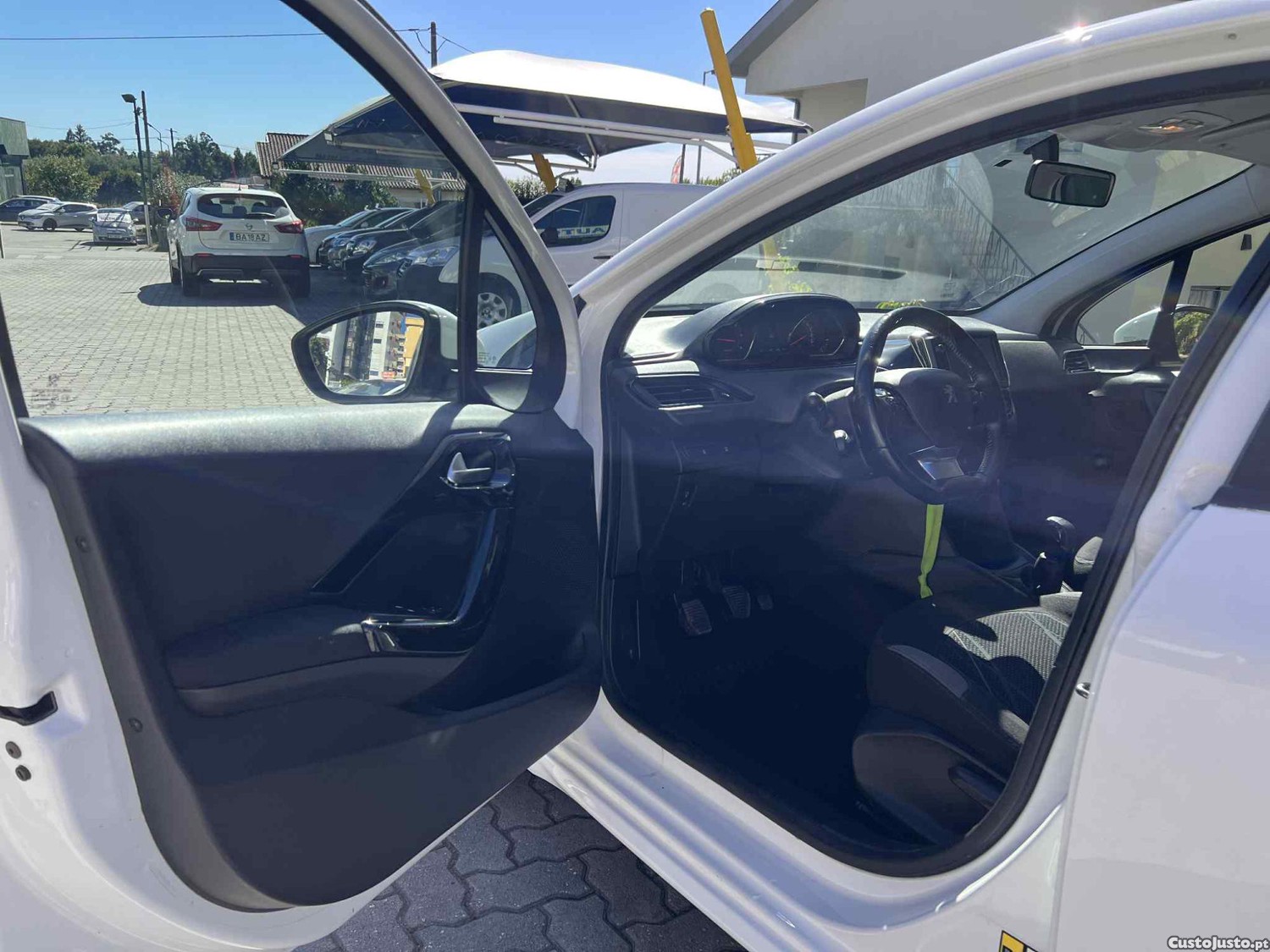 Peugeot 208 1.4 HDI Active — fotografia 4