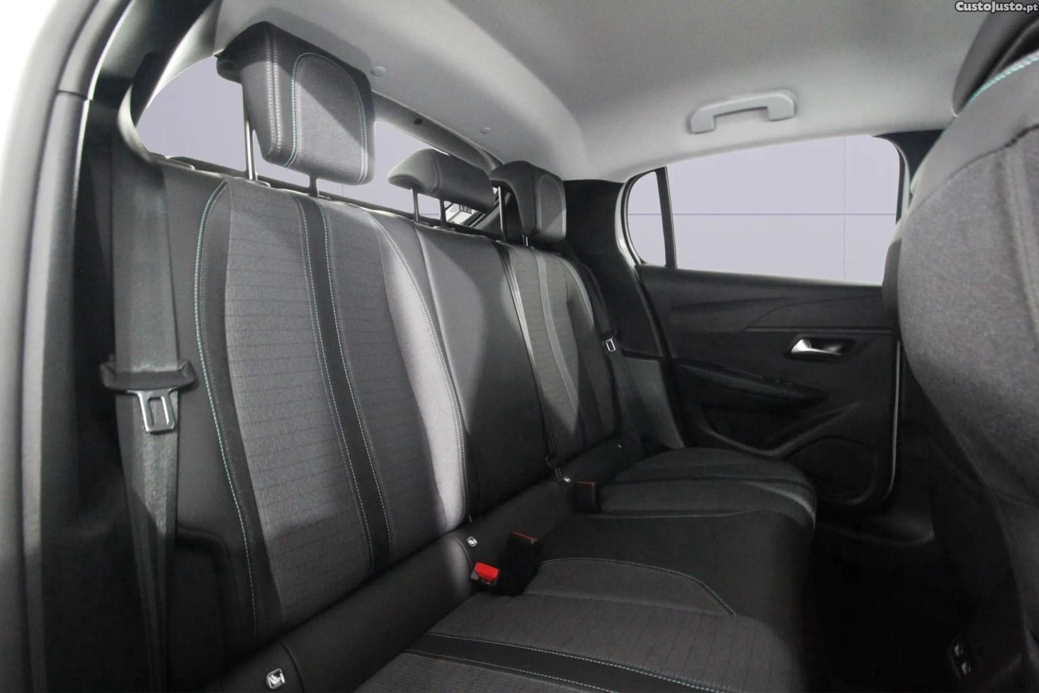 Peugeot e-208 Allure Pack — fotografia 4