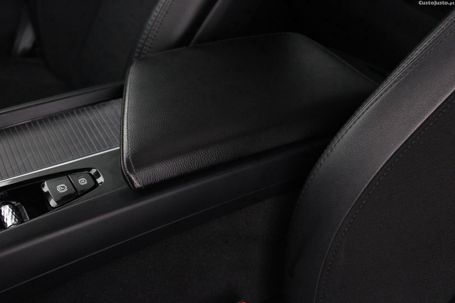 Volvo XC 60 T8 PHEV MOMENTUM PLUS (AUTO) — fotografia 12