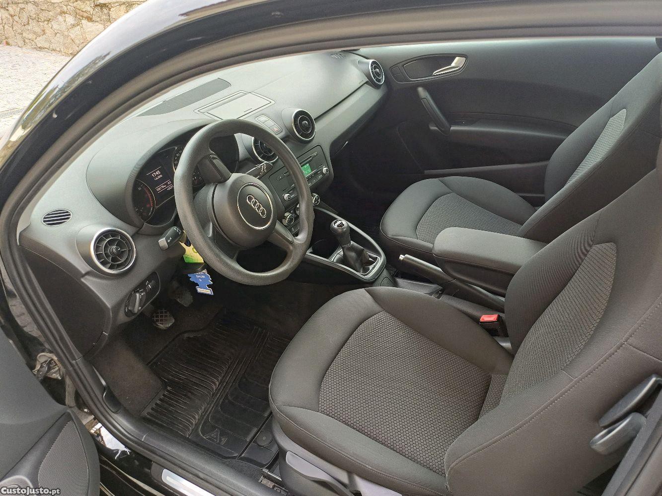 Audi A1 1.2 Tfsi Attraction — fotografia 4