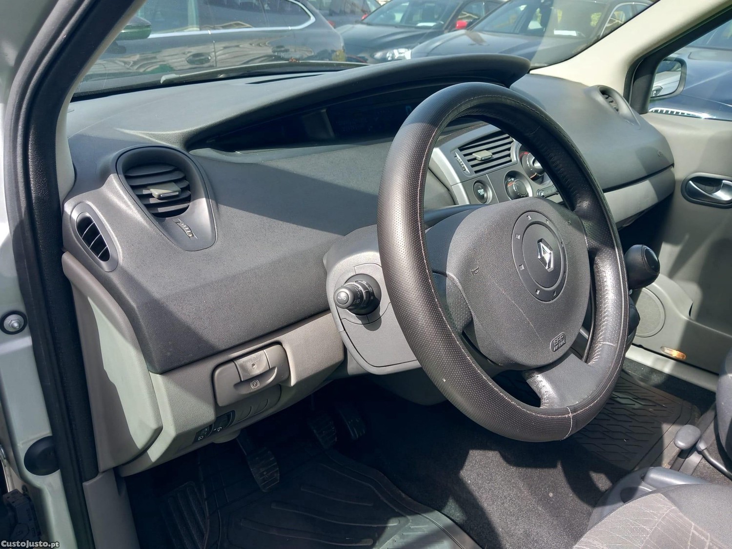 Renault Scénic 1.5 dCi Confort — fotografia 15