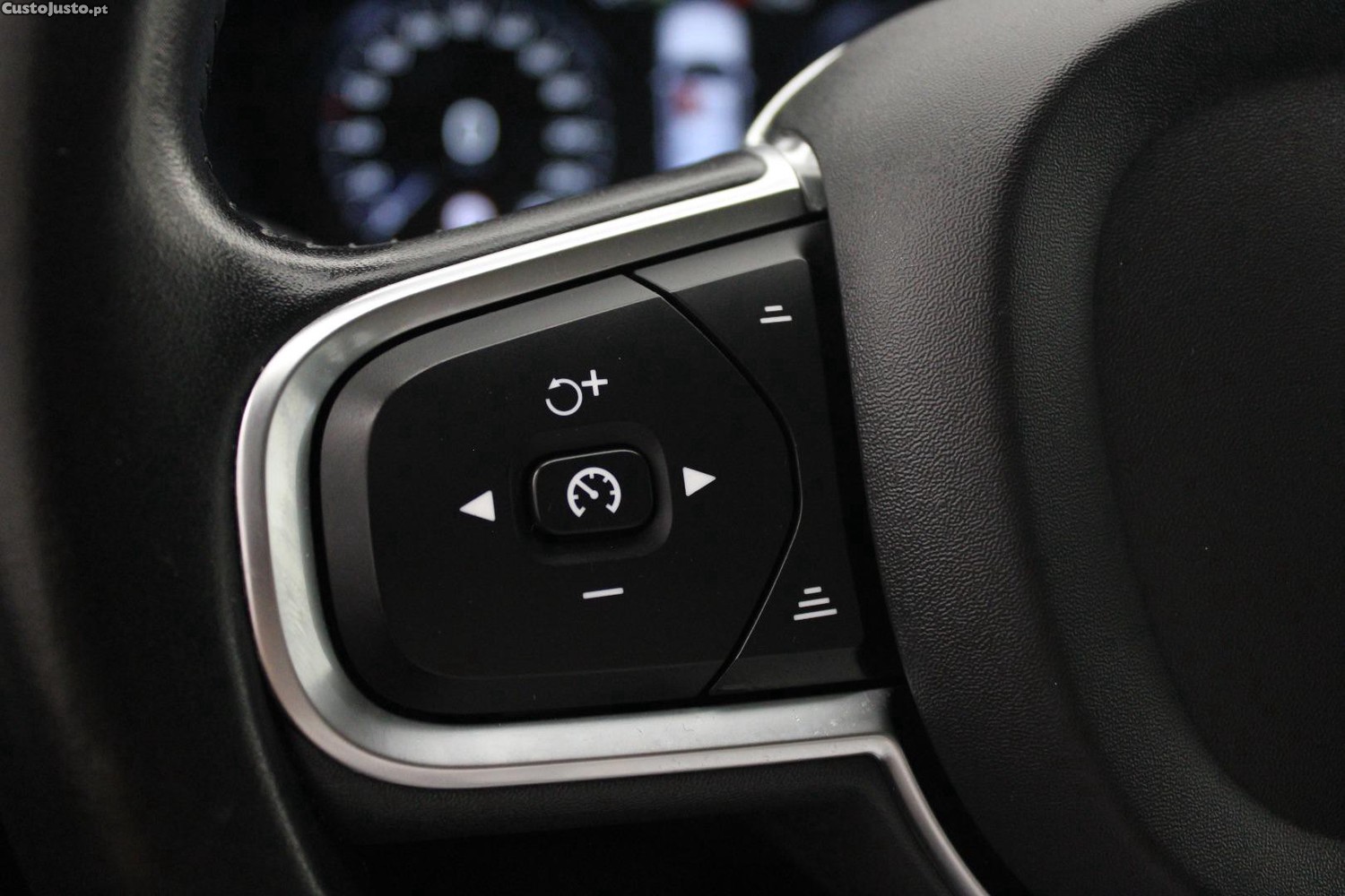 Volvo XC 60 T8 PHEV MOMENTUM PLUS (AUTO) — fotografia 31