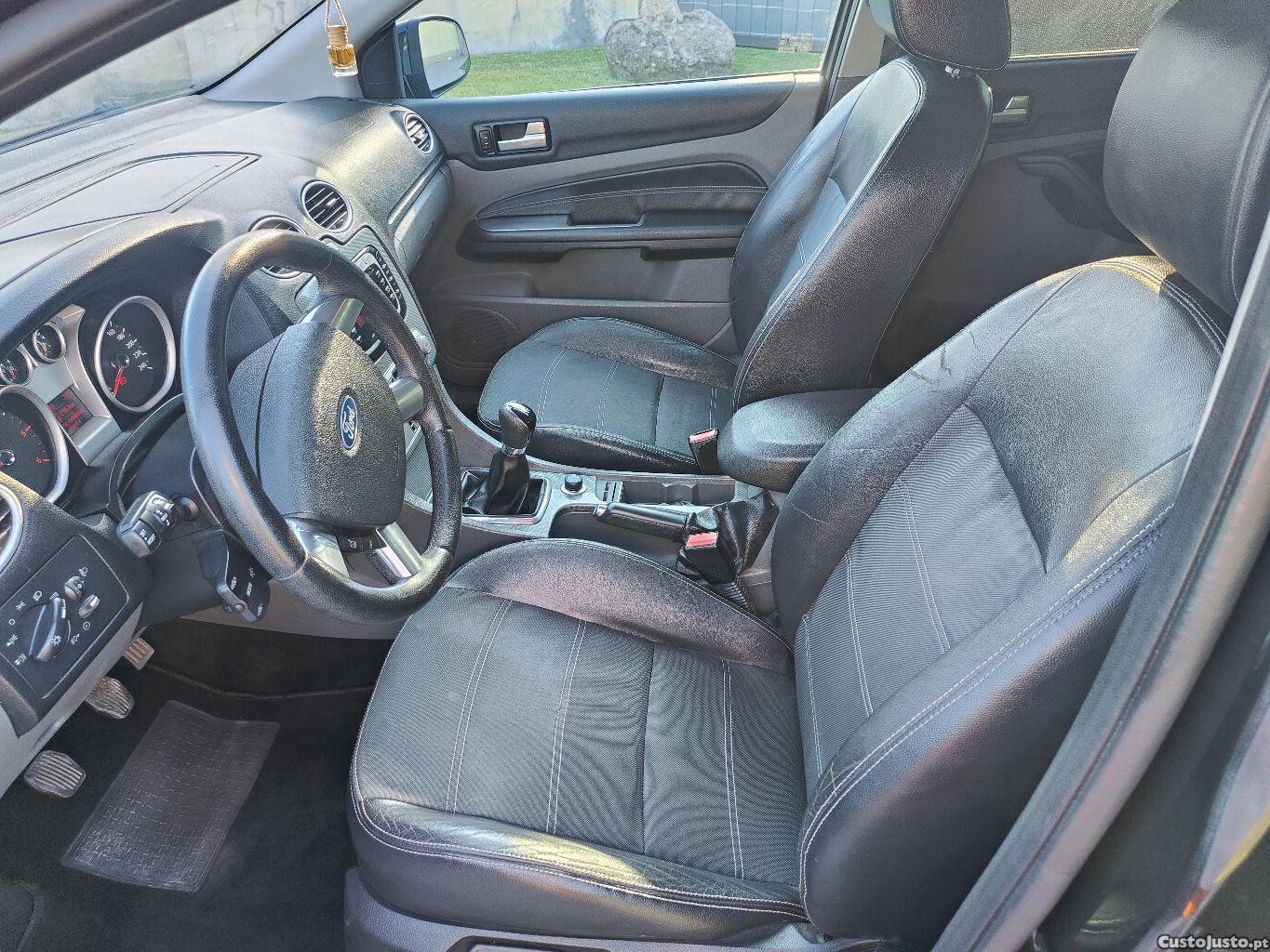 Ford Focus Titanium 1.6 TDCi 90cv - C/ NOVA — fotografia 4